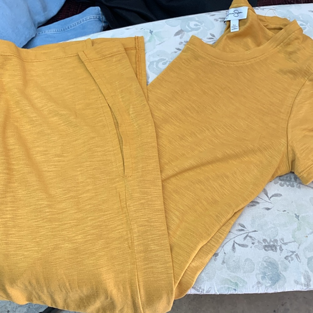 Jessica Simpson mustard colored medium short sleeved t-shirt maxi dress.